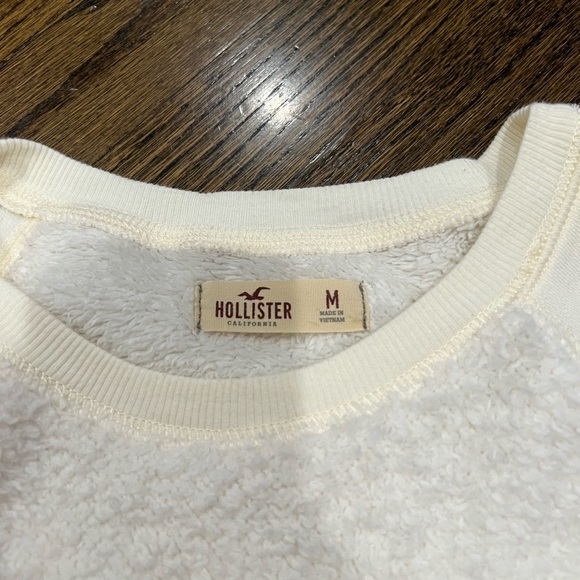 Like New Hollister Faux Sherpa Sweatshirt Crewneck Women’s Size Medium - Picture 3 of 5